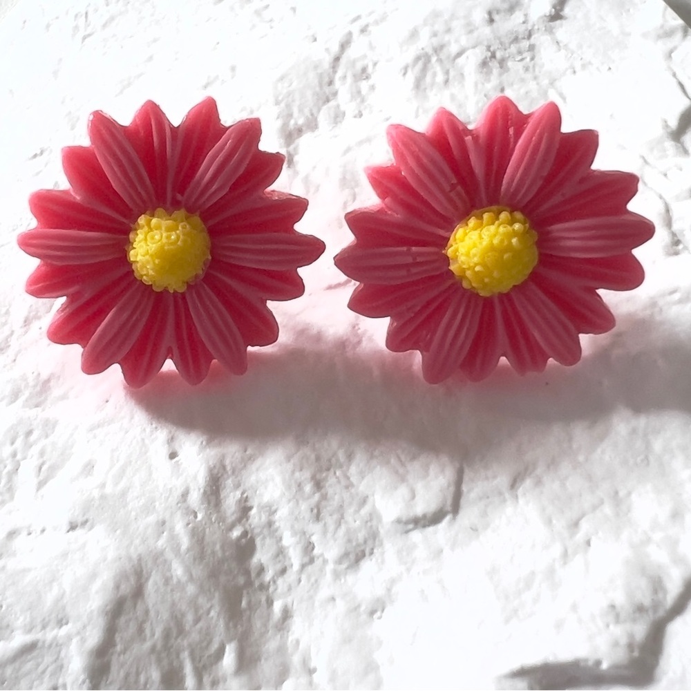 Kawaii Pink Daisy Stud Earrings - Picture 2 of 3